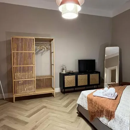 Lunaria Apartment *